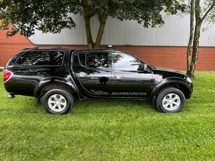 Mitsubishi L200 2.5 Double Cab DI-D Barbarian 4WD Auto 176Bhp Pick Up Diesel Black