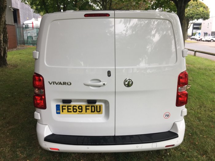 Vauxhall Vivaro 3100 2.0d 120PS Sportive H1 Van Panel Van Diesel White