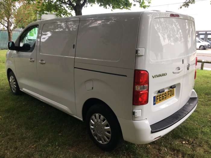 Vauxhall Vivaro 3100 2.0d 120PS Sportive H1 Van Panel Van Diesel White