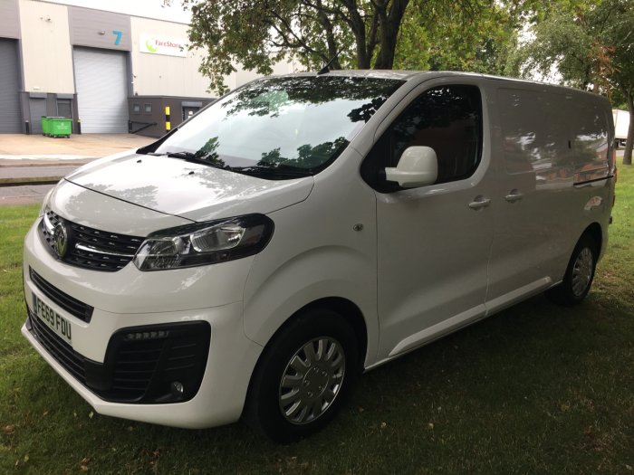 Vauxhall Vivaro 3100 2.0d 120PS Sportive H1 Van Panel Van Diesel White