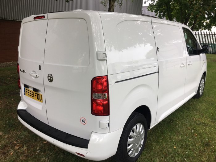 Vauxhall Vivaro 3100 2.0d 120PS Sportive H1 Van Panel Van Diesel White