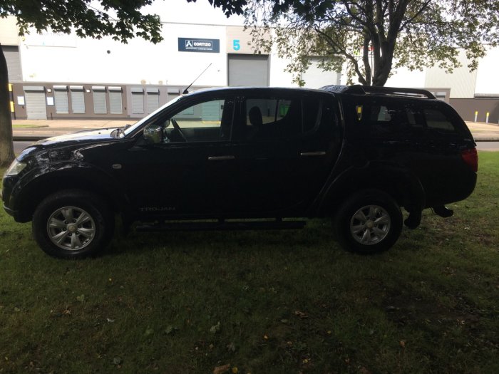 Mitsubishi L200 2.5 Double Cab DI-D Trojan 4WD 134Bhp [2010] Pick Up Diesel Black