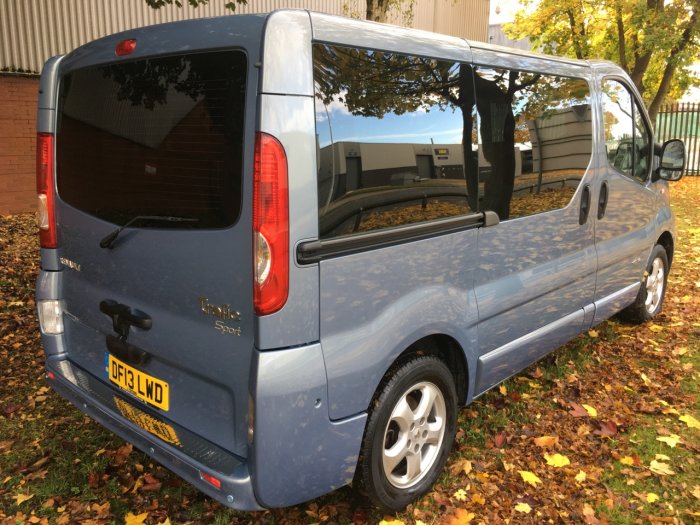 Renault Trafic 2.0 SL27dCi 115 Sport [Sat Nav] 9 Seater Euro 5 Minibus Diesel Blue