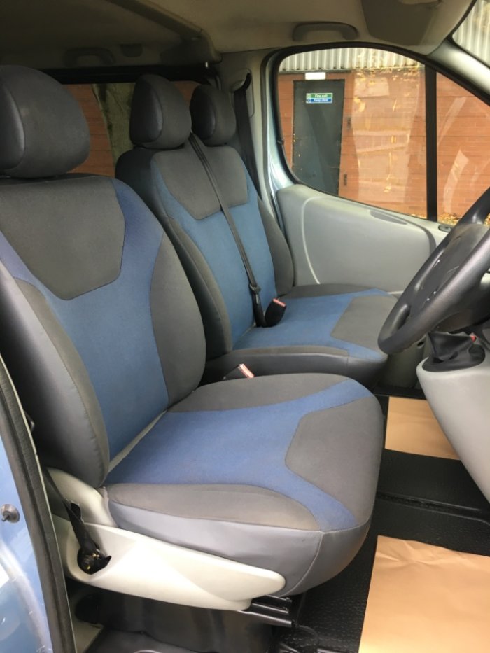 Renault Trafic 2.0 SL27dCi 115 Sport [Sat Nav] 9 Seater Euro 5 Minibus Diesel Blue