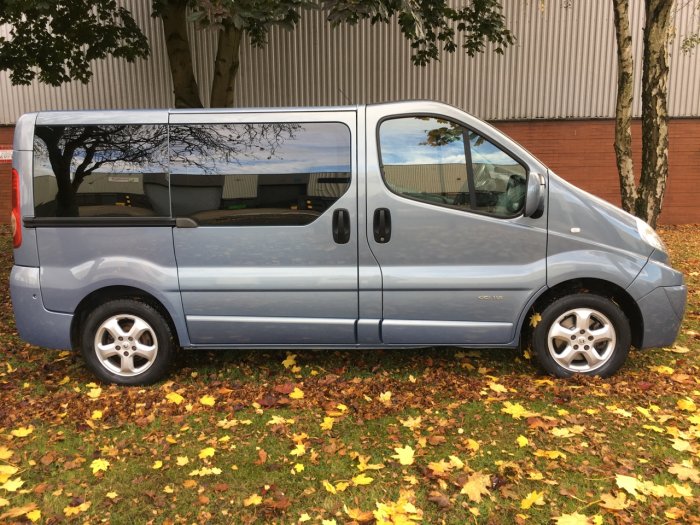 Renault Trafic 2.0 SL27dCi 115 Sport [Sat Nav] 9 Seater Euro 5 Minibus Diesel Blue