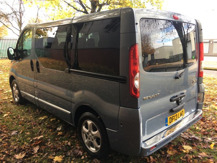 Renault Trafic 2.0 SL27dCi 115 Sport [Sat Nav] 9 Seater Euro 5 Minibus Diesel Blue