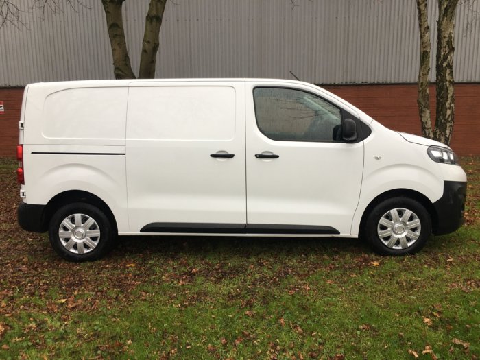 Vauxhall Vivaro 3100 2.0d 120PS Edition H1 Van Panel Van Diesel White