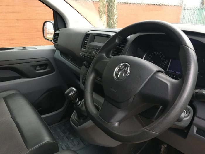 Vauxhall Vivaro 3100 2.0d 120PS Edition H1 Van Panel Van Diesel White