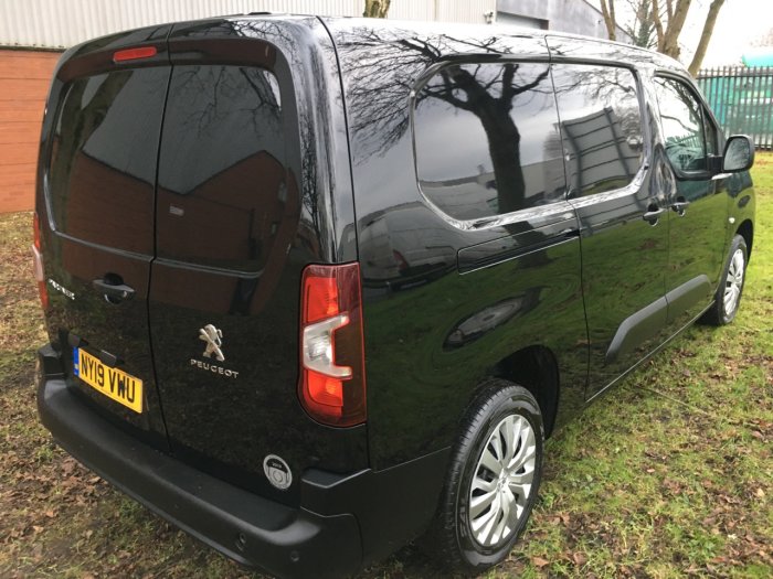 Peugeot Partner 1.5 B/HDI 100 950PROF LWB Panel Van Diesel Black