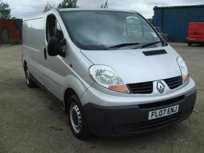Renault Trafic 2.0 LL29dCi 115 Van Commercial Diesel SilverRenault Trafic 2.0 LL29dCi 115 Van Commercial Diesel Silver at Chequered Flag GB LTD Leeds